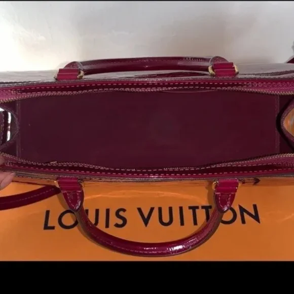 100% authentic Louis Vuitton fuchsia vernis patent leather BREA - Picture 5 of 16